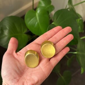 Vintage 1980s Women’s Clara Studios Gold Oval Clip-On Earrings Shiny Gold Tone